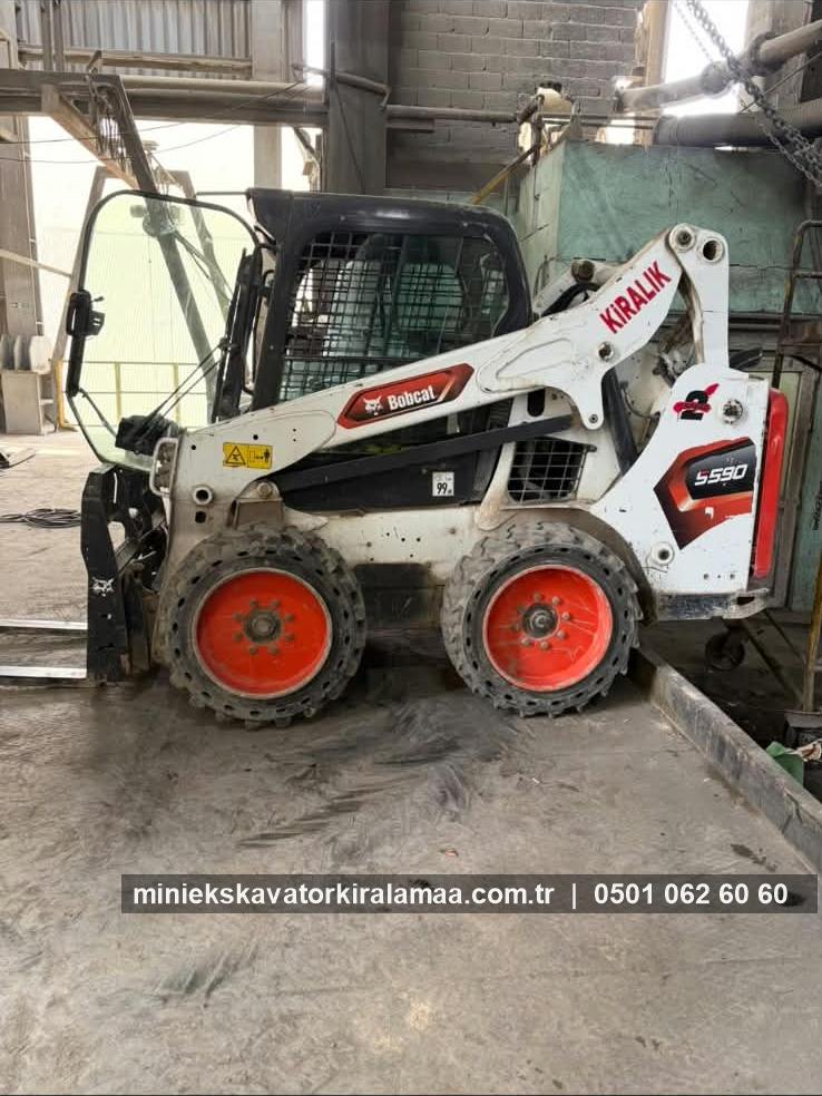 Tuzla kiralık bobcat ile palet indirme işi
